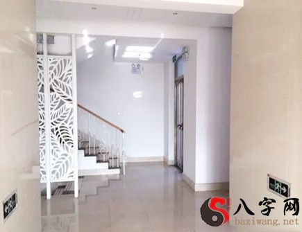 大门对着楼梯的风水影响