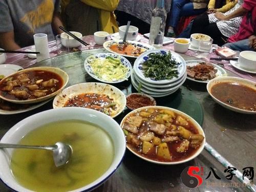 梦见有人来家里借住