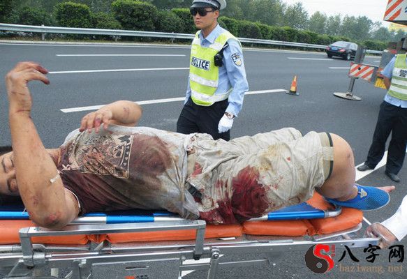 梦见车祸有人受伤流血