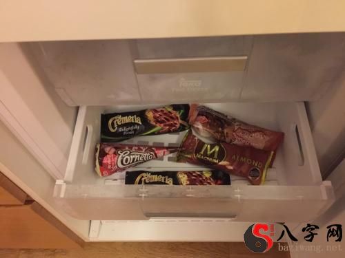 梦见去旅游买了好多东西