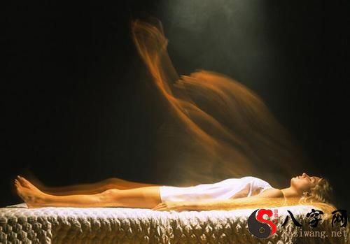 梦见水里有死人